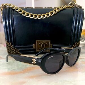 Elegant Black Sunglasses with Gold Detail